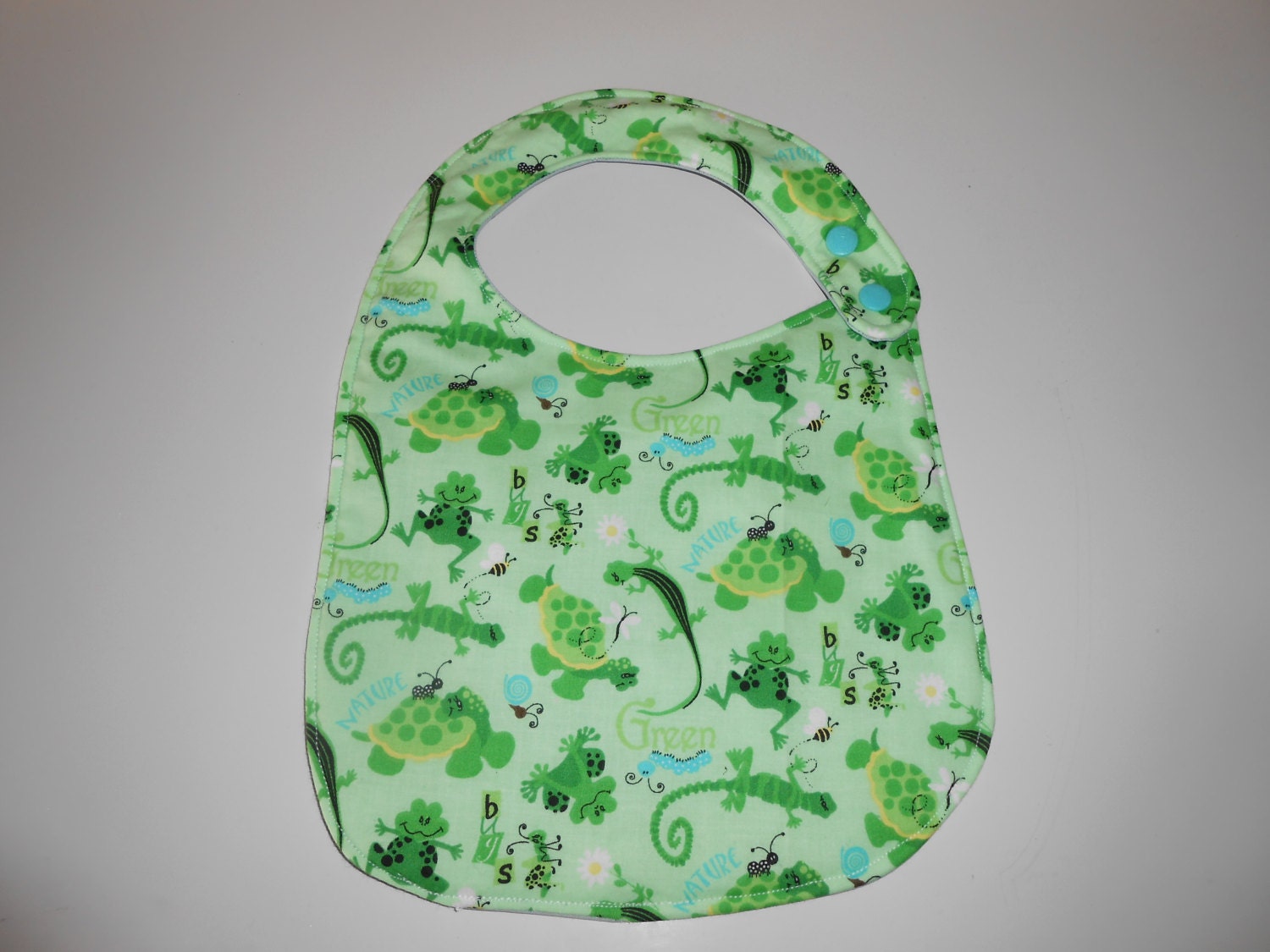 Grüne Viecher Bib von Etsy - MommySoup