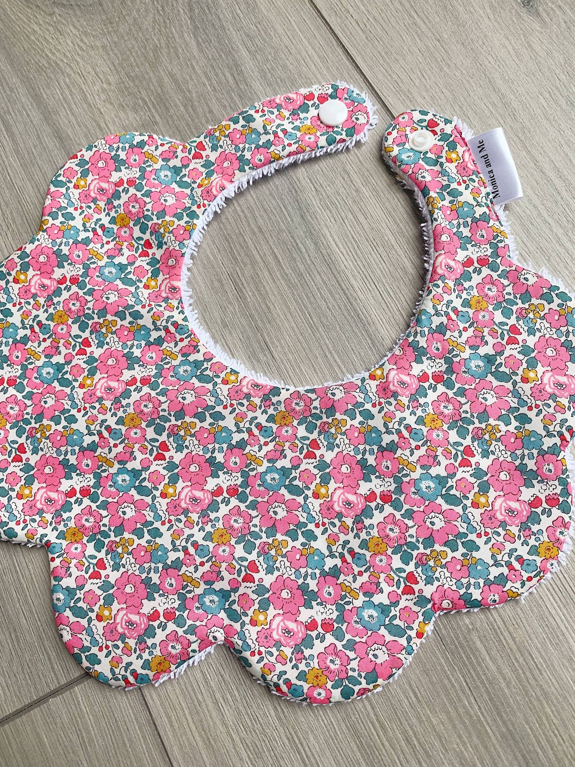 Baby-Lätzchen Mit Liberty-Thema, Liberty Betsy, London, Tana Lawn, Rosa Blumen von Etsy - MonicaAndMe