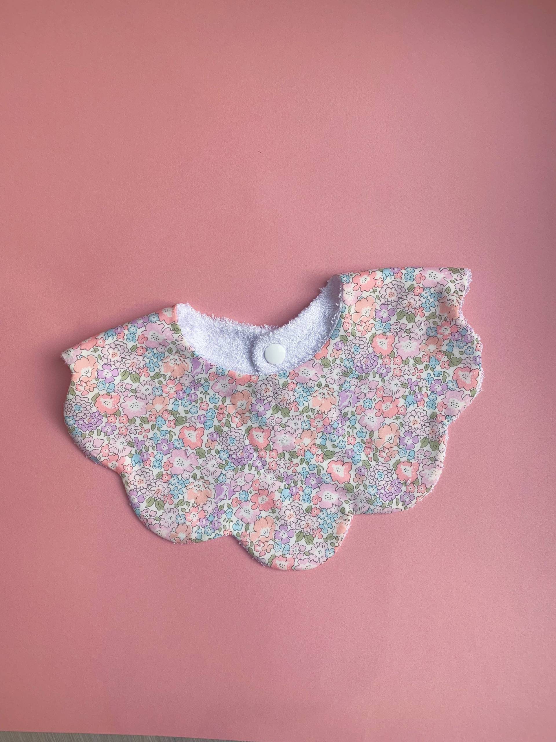 Liberty London Michelle Rosa Lätzchen, Baby Bogenkanten Tana Rasen Mit Blumen, Bereit Zu Post, Lätzchen Für Die Hochzeit von Etsy - MonicaAndMe