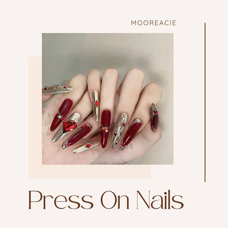 Luxuriöse Rot Und Gold 3D Press On Nails Mit Edelsteinakzenten, Wiederverwendbares Mandelnagelset, Hochzeitssargnägel von Etsy - MooreaCie