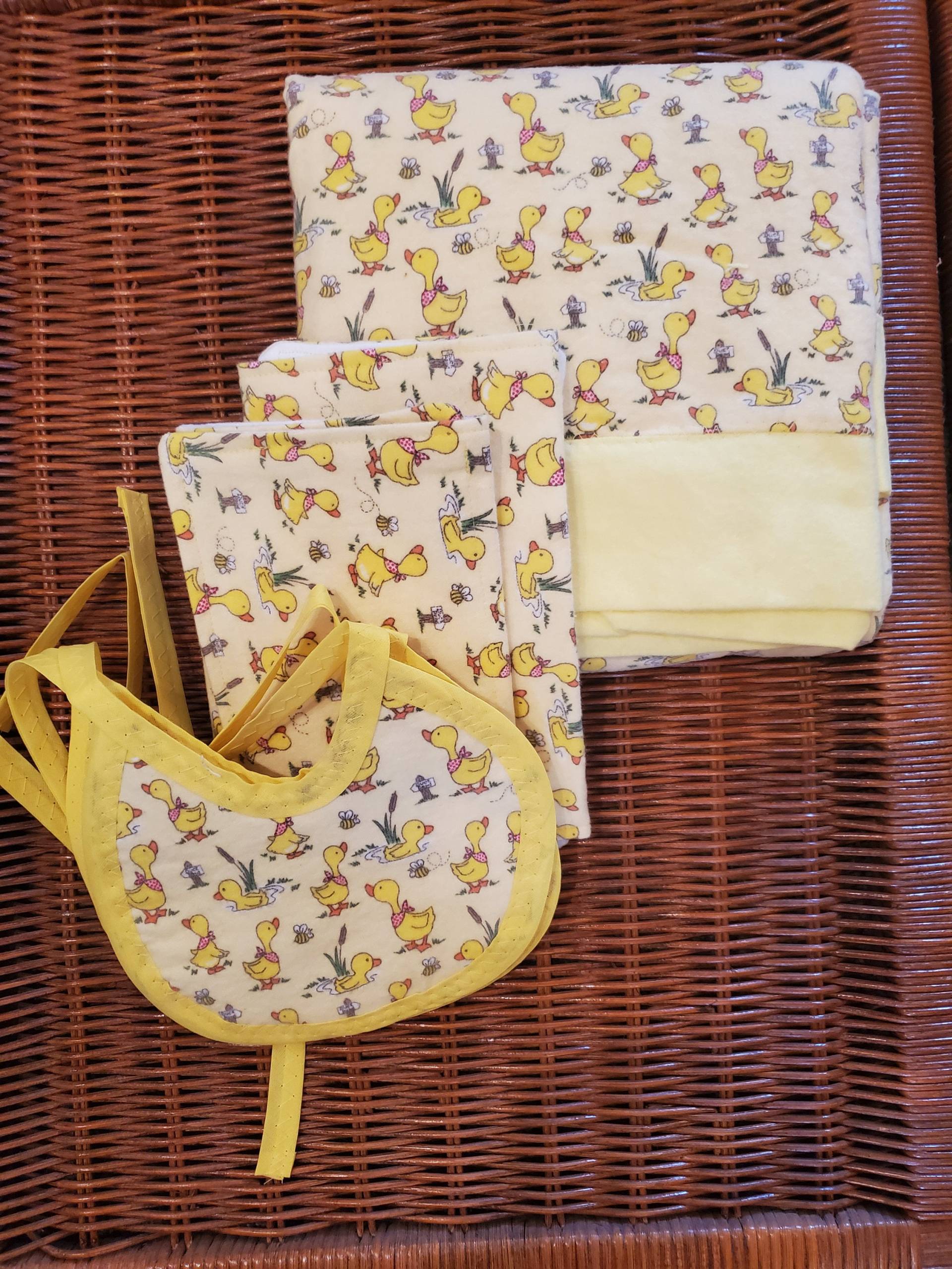 Baby Set - Empfangsdecke, Leinen Und Lätzchen von Etsy - MotherHemsSewing