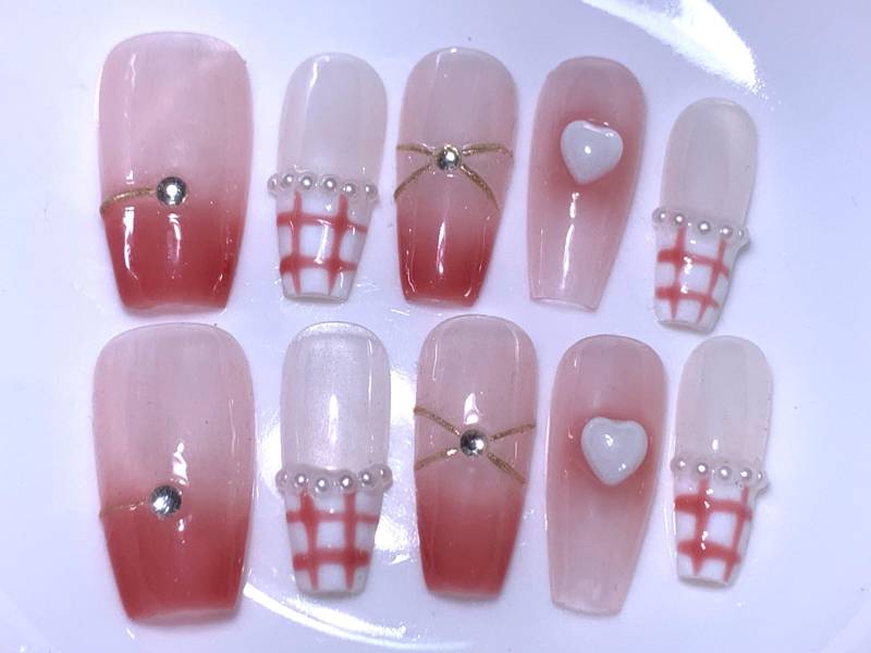 Air Brush Pink Drücken Sie Auf Die Nägel | Jelly & Weiß Ombre Nagel Set |Perlen Motiv in Fake Herz 3D Gel Nail Art Niedliche von Etsy - MouadDesignWaren