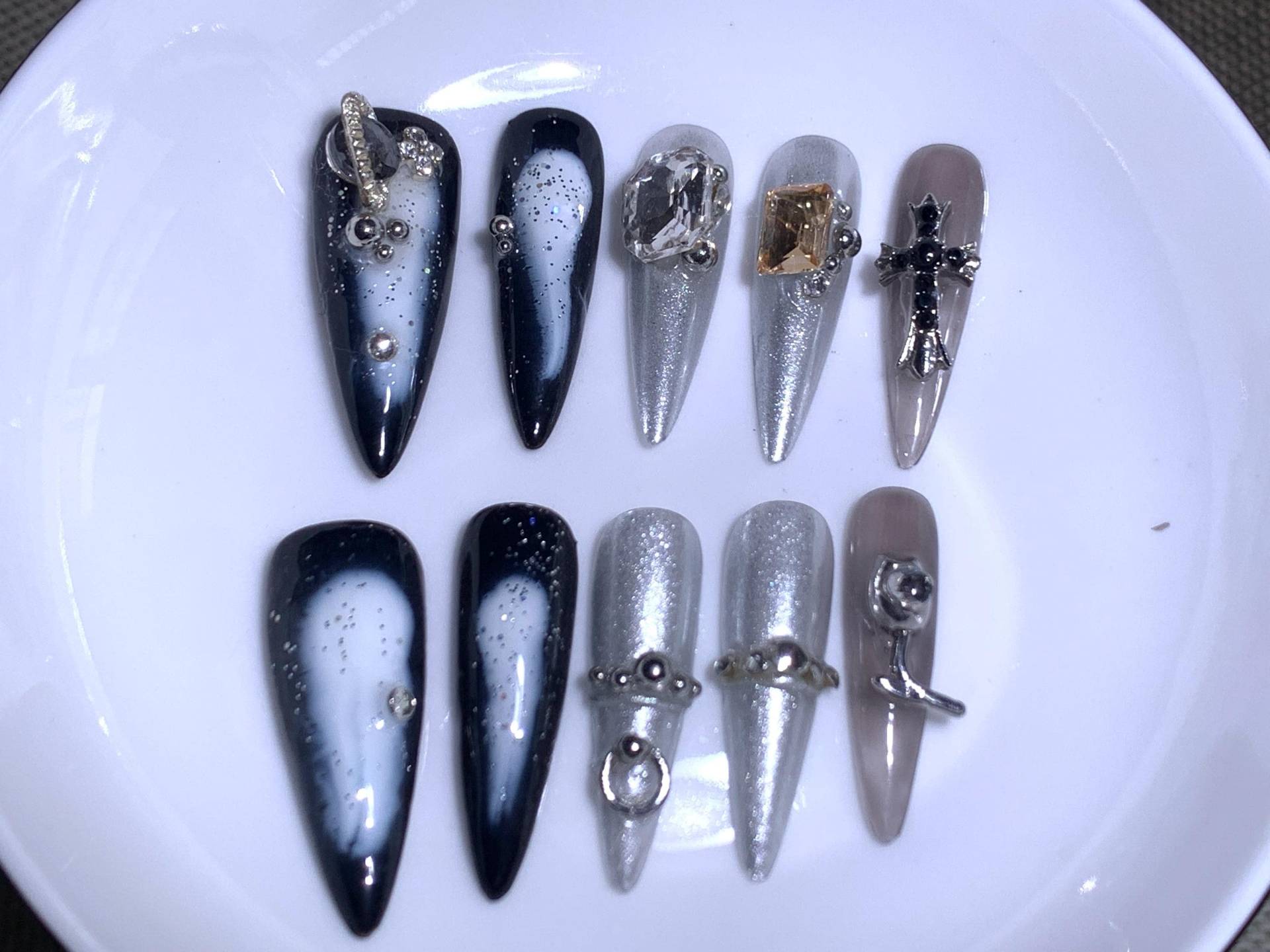 Edel Schwarz Und Silber Nagel/Wirklich Lange Stiletto Nägel/Handgefertigte Presse Auf Den Nägeln/Fashion Chrom Nageldesign/Gothic Cool Punk Nagel von Etsy - MouadDesignWaren