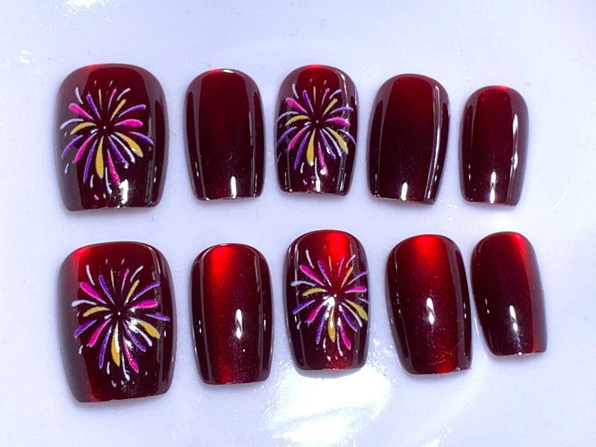 Handgefertigte Weiße Feuerwerk Rot Katzenauge Schwarz Press On Nails Nägel Festival Schwarze Rote Katzenaugen von Etsy - MouadDesignWaren