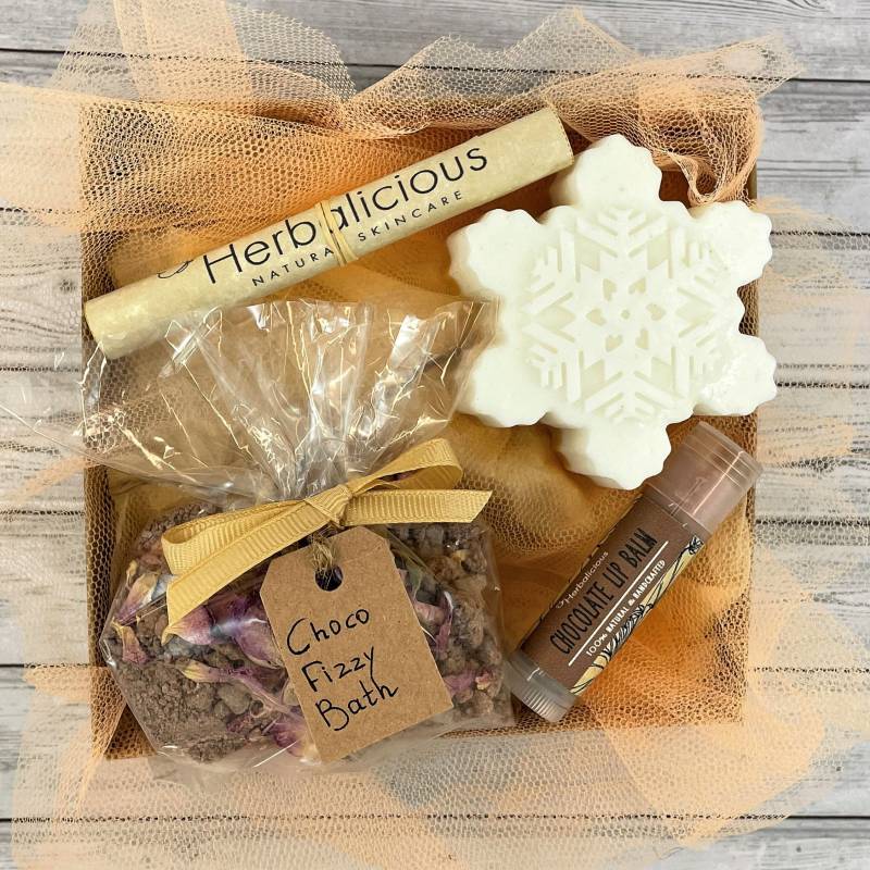 Weihnachtsschoko Geschenkbox Für Freundin Mit Schokoladen Fizzy Badebad, Bio Lippenbalsam, Naturseife, Weihnachtsgeschenk Frauen von Etsy - MyHerbalicious