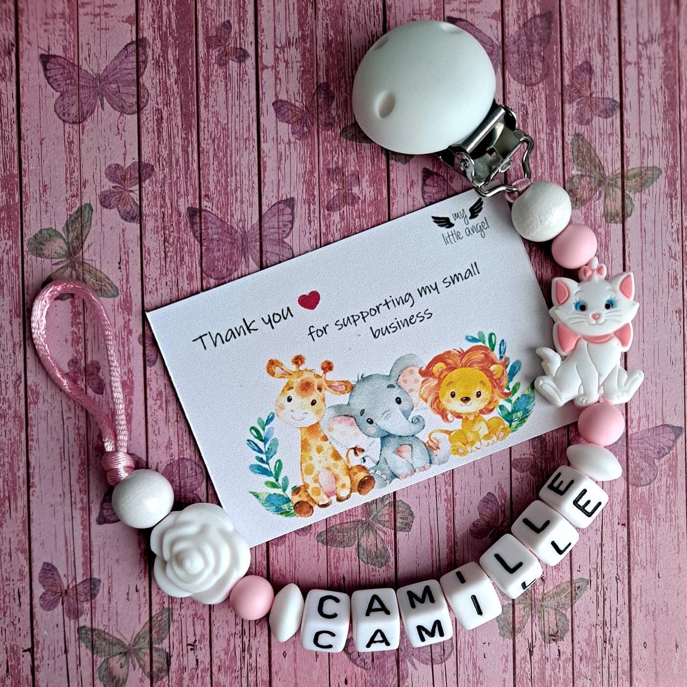 Wunderschöner Holz Schnullerkette | Personalisiertes Geschenk Baby Mädchen Rosa & Weiß Marien Blume Babyparty Mam von Etsy - MyLittleAngelGB
