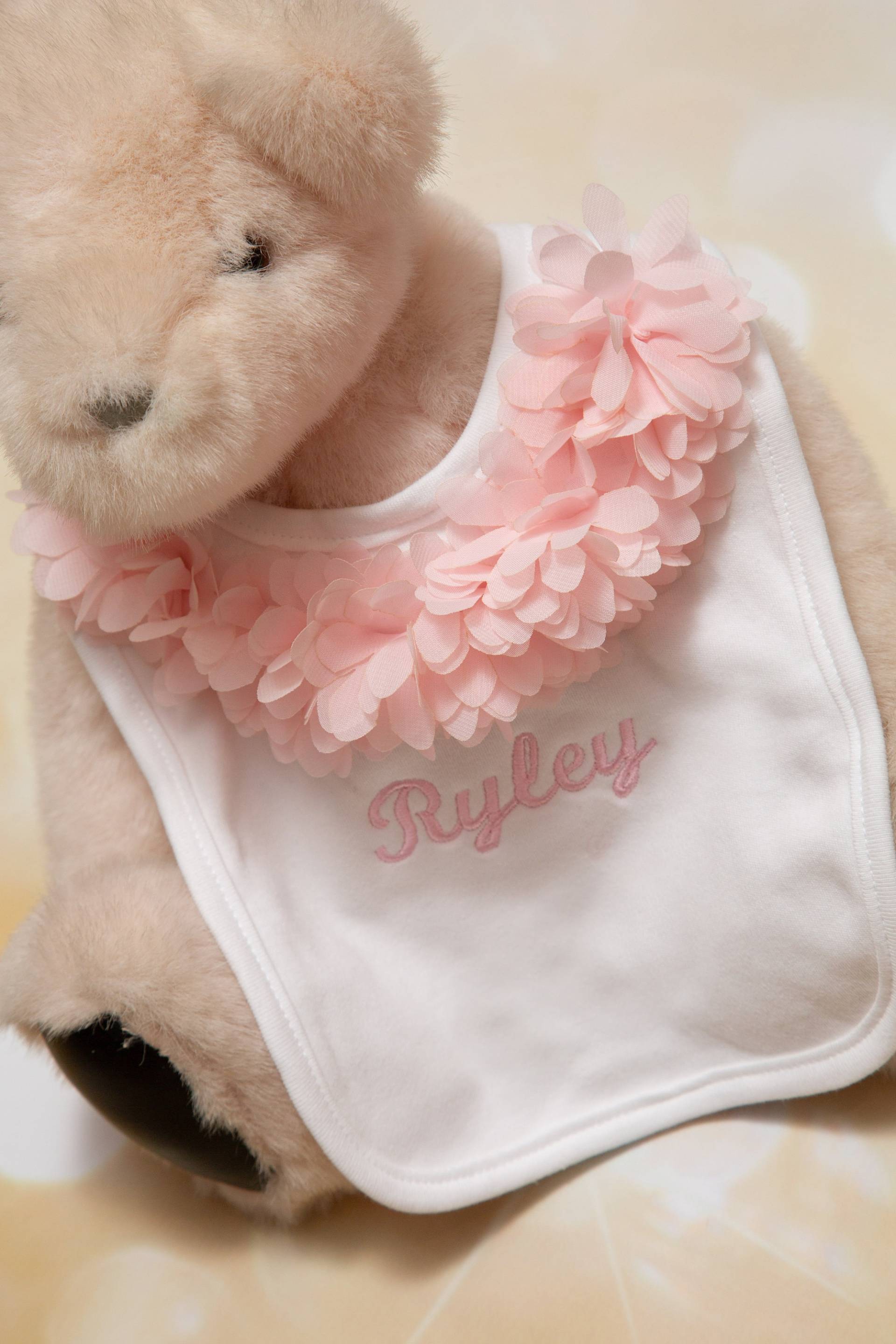 Baby Mädchen Personalisierte Lätzchen Bestickt Weiße Mit Flauschigen Chiffon Baby Mädchen Personalisierte Lätzchen Bestickt Weiße Mit Flauschigen Chiffon von Etsy - MyLolliflopsLLC