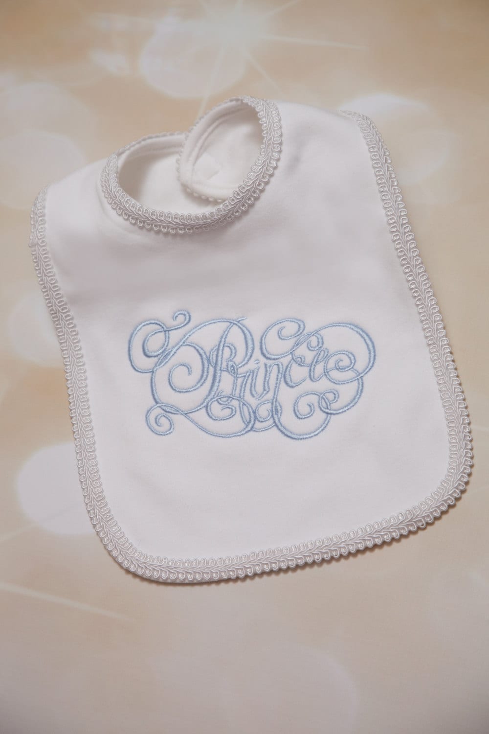 Bestickte Weiße Baby Lätzchen Prinz Kalligraphie Stickerei Jungen Bestickte Weiße Baby Lätzchen Prinz Kalligraphie Stickerei Jungen von Etsy - MyLolliflopsLLC