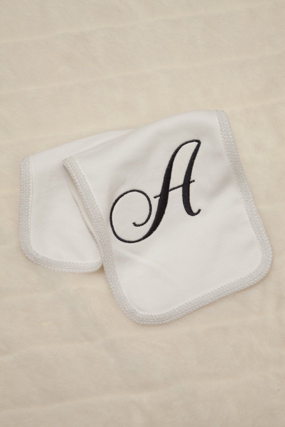 Besticktes Weißes Spucktuch Baby Boy Personalisierte Besticktes Weißes Spucktuch Baby Boy Personalisierte von Etsy - MyLolliflopsLLC