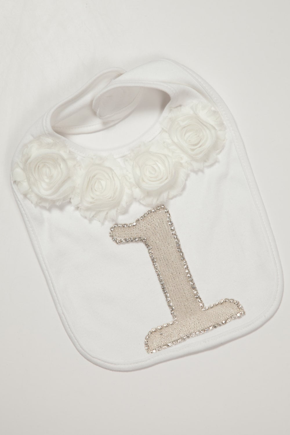 Weißes Baby Lätzchen Mit Strasssteinen Weißes Baby Lätzchen Mit Strasssteinen von Etsy - MyLolliflopsLLC