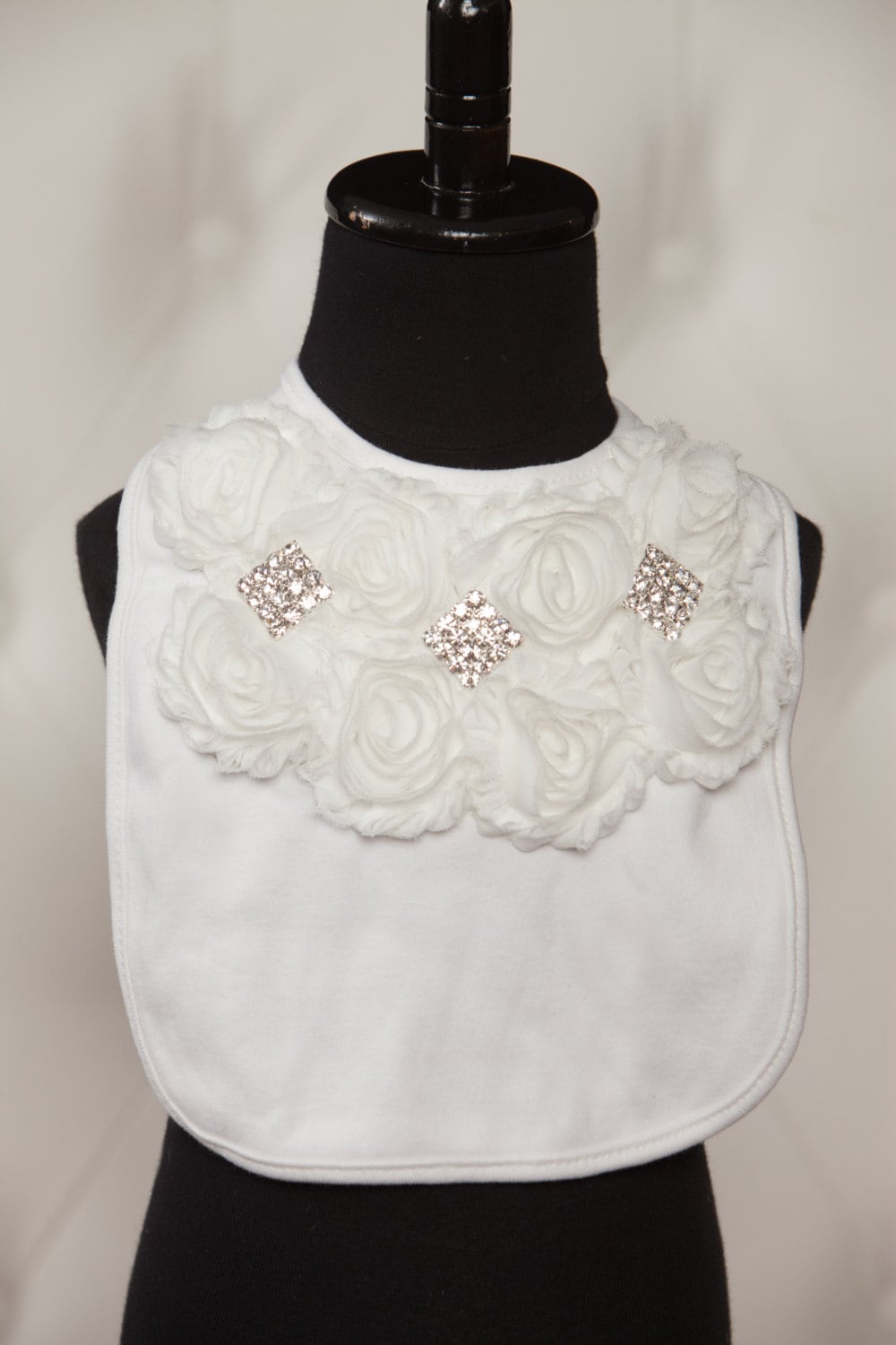 Weißes Lätzchen Baby Mädchen Mit Off White Chiffon Und Strass Weißes Lätzchen Baby Mädchen Mit Off White Chiffon Und Strass von Etsy - MyLolliflopsLLC