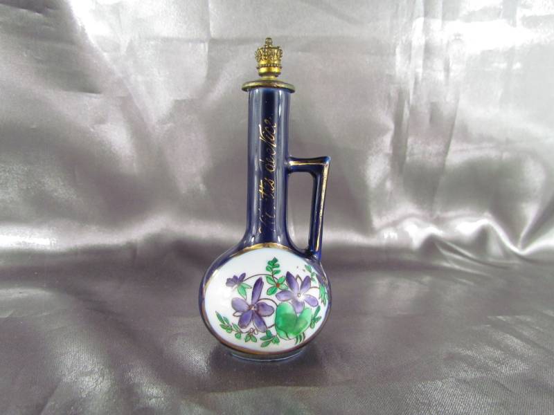 Parfümflasche Porzellan Jugendstil Veilchen Von Nizza Frankreich, Alte Parfümsammlung von Etsy - MyProvence