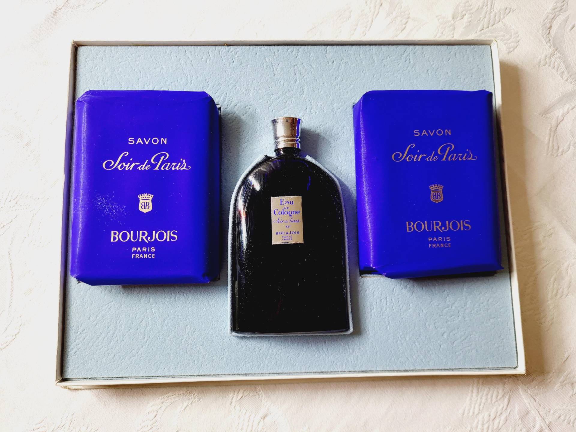 Soir De Paris Eau Cologne & 2 X Seife Vintage Soir De Paris Eau Cologne & 2 X Seife Vintage von Etsy - MyStyleFashionCo