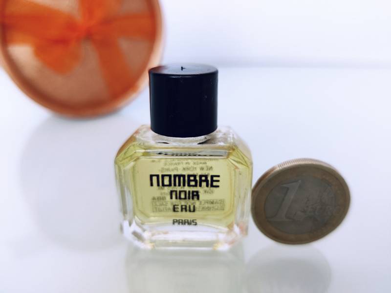 Miniatur "Nombre Noir" Eau | 1982 Shiseido Perfume Mini 4 Ml/1/4 Us Fl.oz Vintage Women No Box." von Etsy - MyVintageGadgets