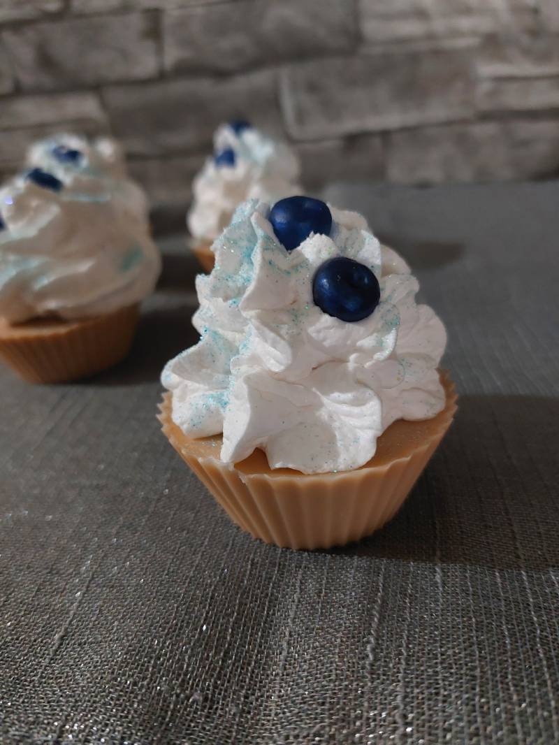 Cupcake Seife Blaubeer von Etsy - NHCANDLES