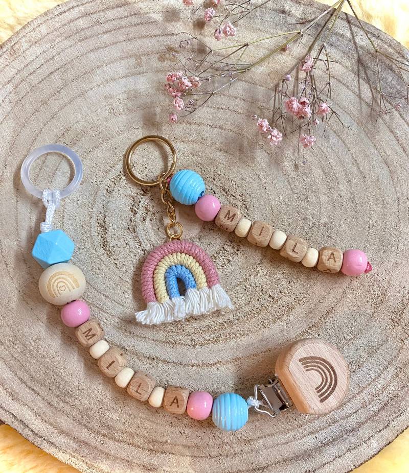 Schnullerkette Regenbogen Mit Namen Passendem Schlüsselanhänger Makramee Als Geschenkset Geschenk Zur Geburt Taufe Babyparty von Etsy - NadinesRegenbogen