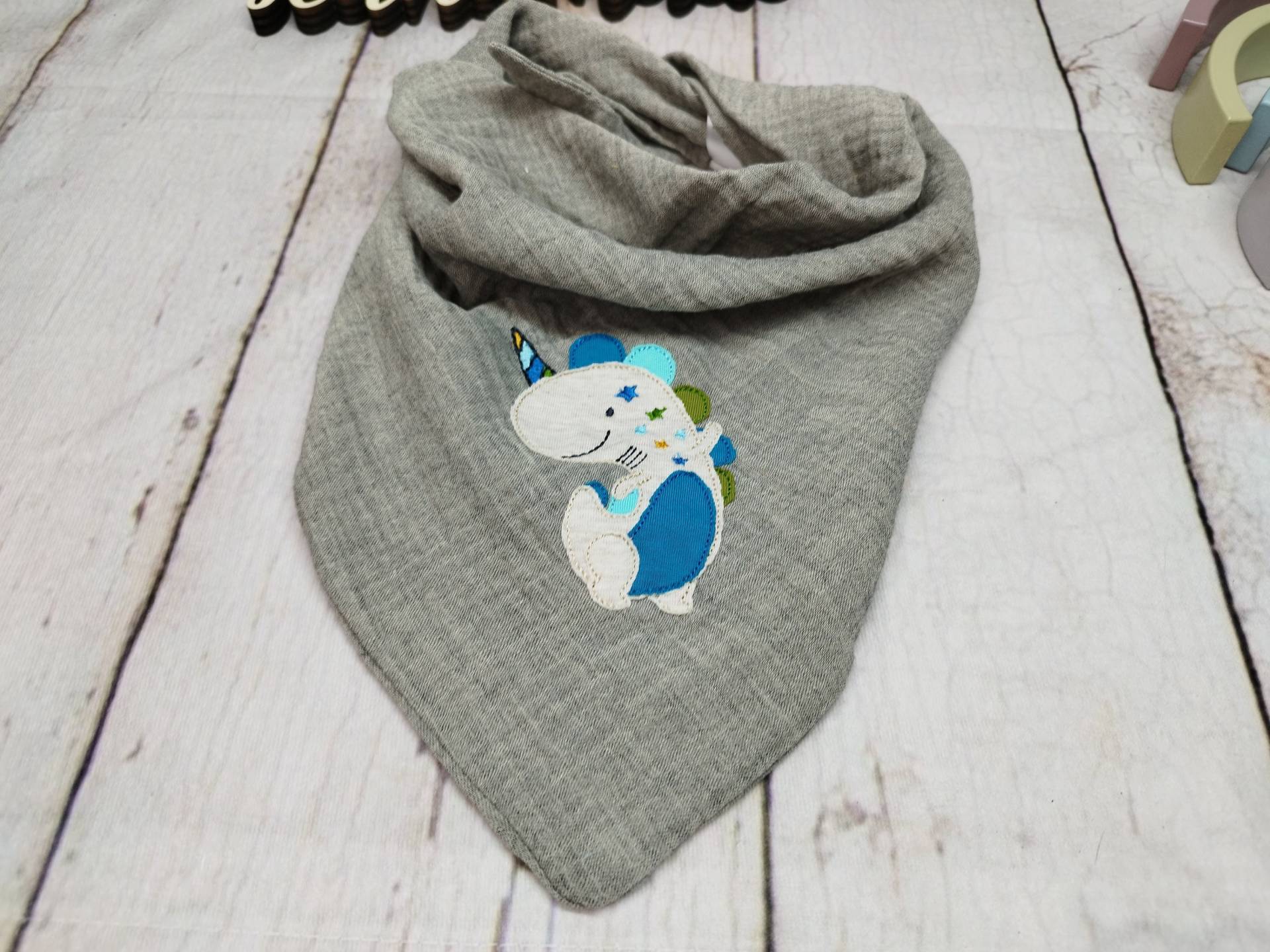 Halstuch Musselin, Dinocorn, Grau Meliert, 0-7 Jahre Halstuch Musselin, Dinocorn, Grau Meliert, 0-7 Jahre von Etsy - NaehtanteChristina