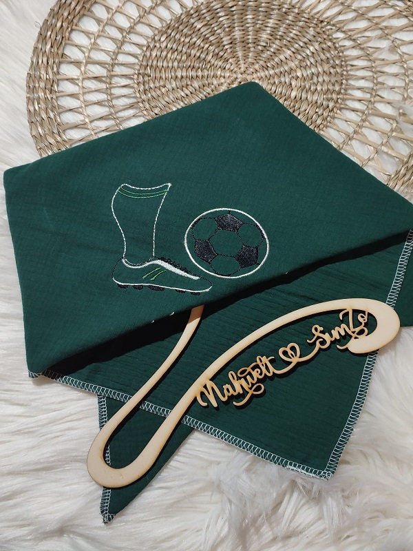 Personalisiertes Mulltuch, Fußball, Fußballverein, Fußballfan, 65x65cm, Babytuch, Musselintuch, Schmusetuch, Bestickt, Riesen Farbauswah Personalisiertes Mulltuch, Fußball, Fußballverein, Fußballfan, 65x65cm, Babytuch, Musselintuch, Schmusetuch, Bestickt, Riesen Farbauswah von Etsy - NaehweltSimZo