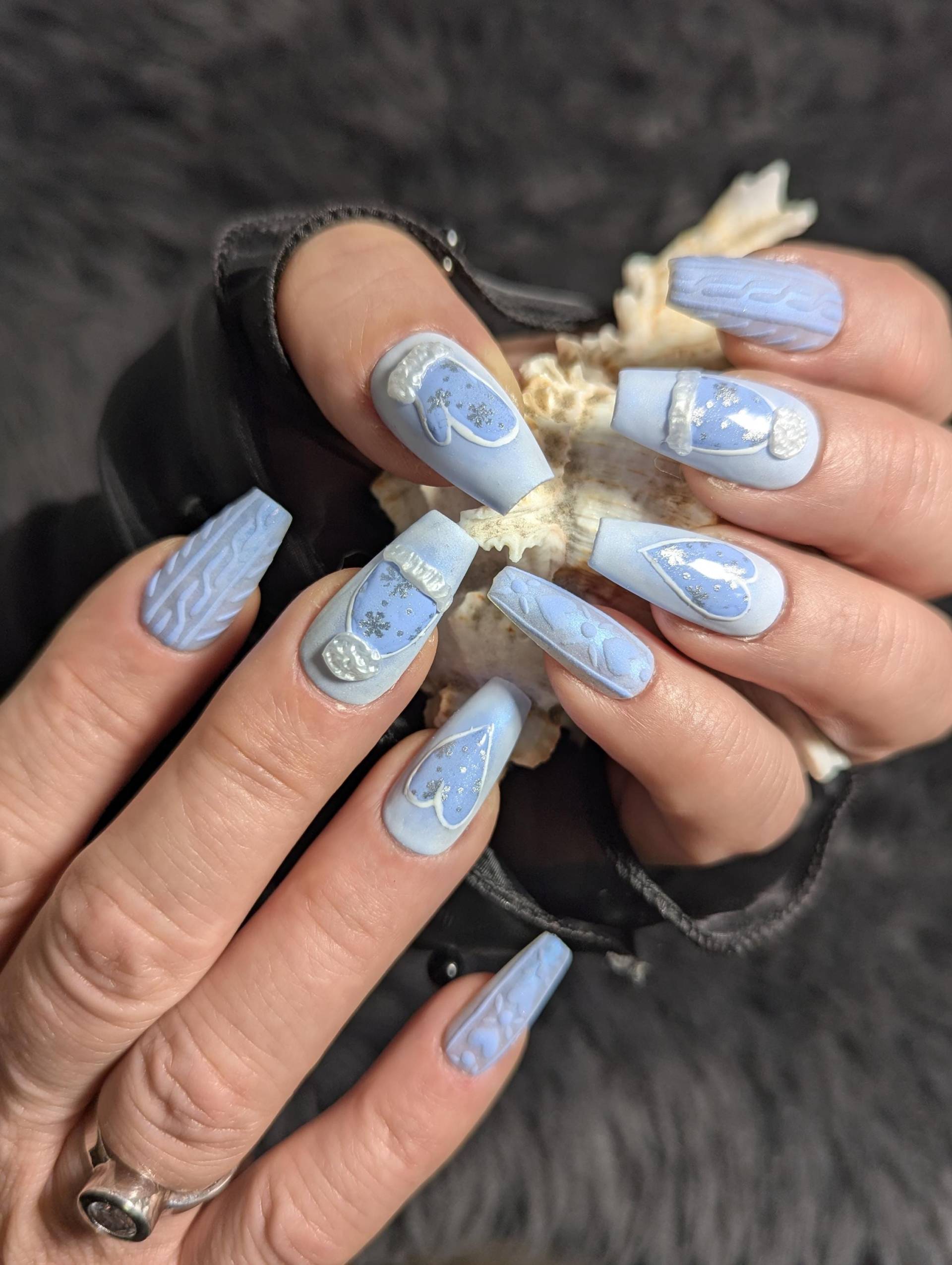 Knit Nails Winter Set | Baby Blau Pastell 3D Strick Pullover Optik Mütze & Herz Press-On Knit Nails Winter Set | Baby Blau Pastell 3D Strick Pullover Optik Mütze & Herz Press-On von Etsy - NagelUniversum