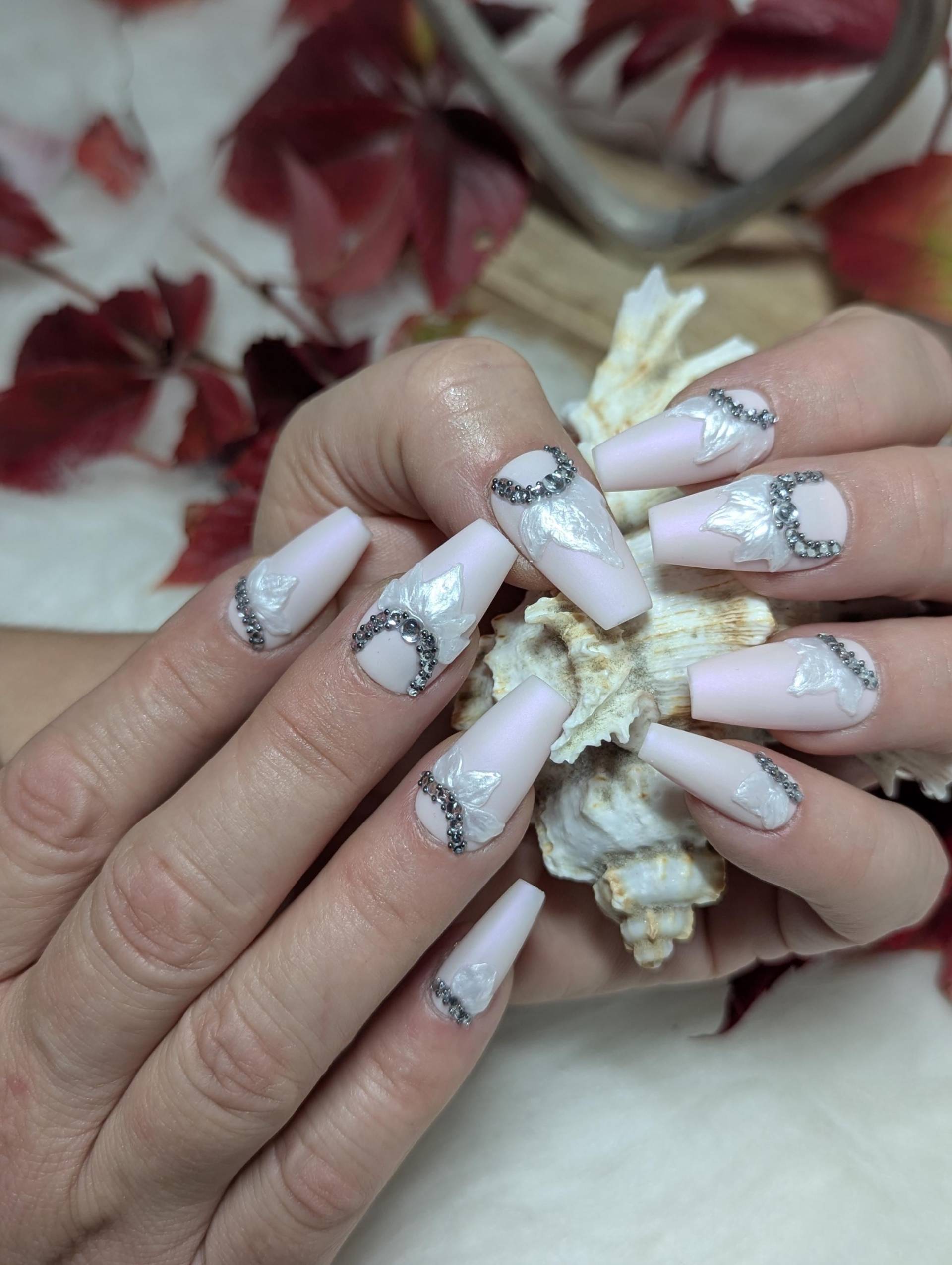 Luxus Press-On-Nägel Zartrosa, 3D-Blätter & Perlen-Details Luxus Press-On-Nägel Zartrosa, 3D-Blätter & Perlen-Details von Etsy - NagelUniversum