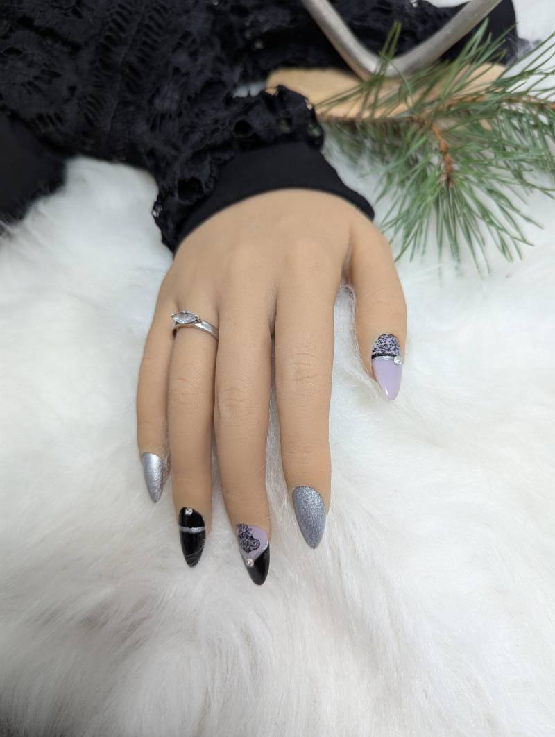 Weihnachtsnägel/Winter Nails Press On Set Nägel Gelnägel /Kunstnägel Schwarz /Grau-Lila Steinchen von Etsy - NagelUniversum