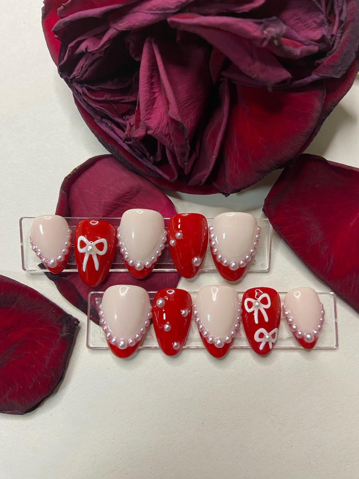 Rotes Valentines Day Nagelset Mit Perlen, Press On Nails For Day, On Für Valentinstag von Etsy - NailAffairbyLeah