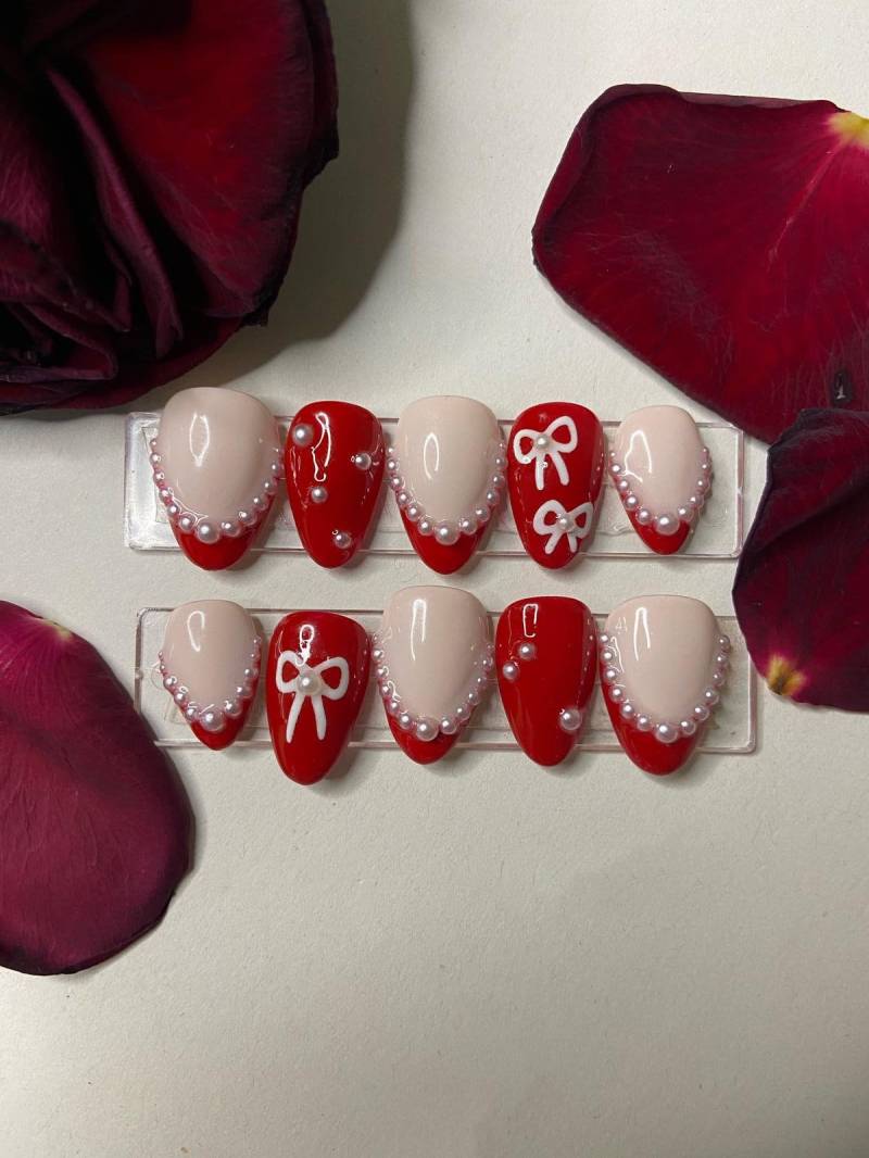 Rotes Valentines Day Nagelset Mit Perlen, Press On Nails For Day, On Für Valentinstag von Etsy - NailAffairbyLeah