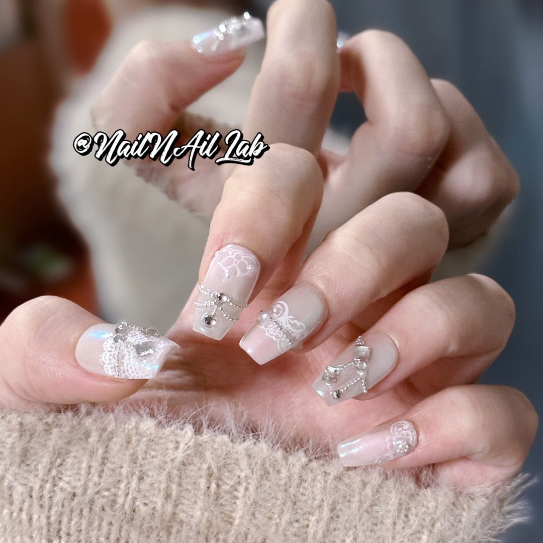 Weiße Spitze Hochzeit Drücken Auf Nägel Wunderschöne Kurze Glitzer Luxus Party Chrom Bejeweled von Etsy - NailNailLab