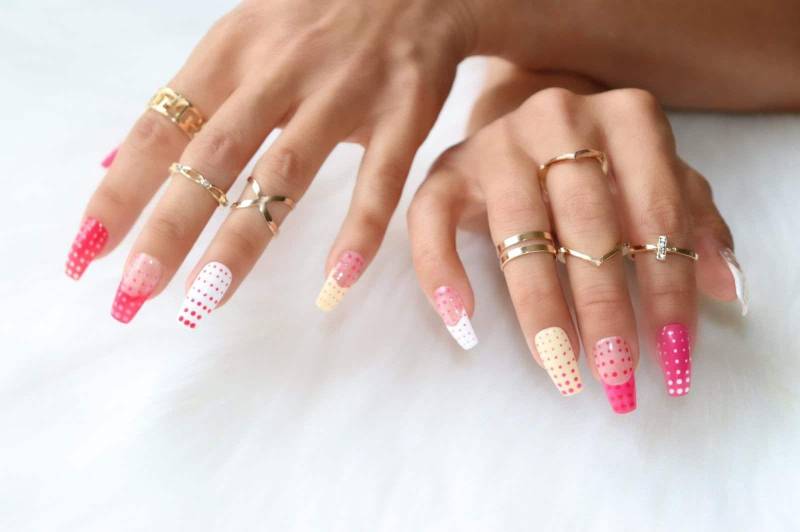 Kylie Jenner Polka Dot Press On Nails von Etsy - NailartbySoonie