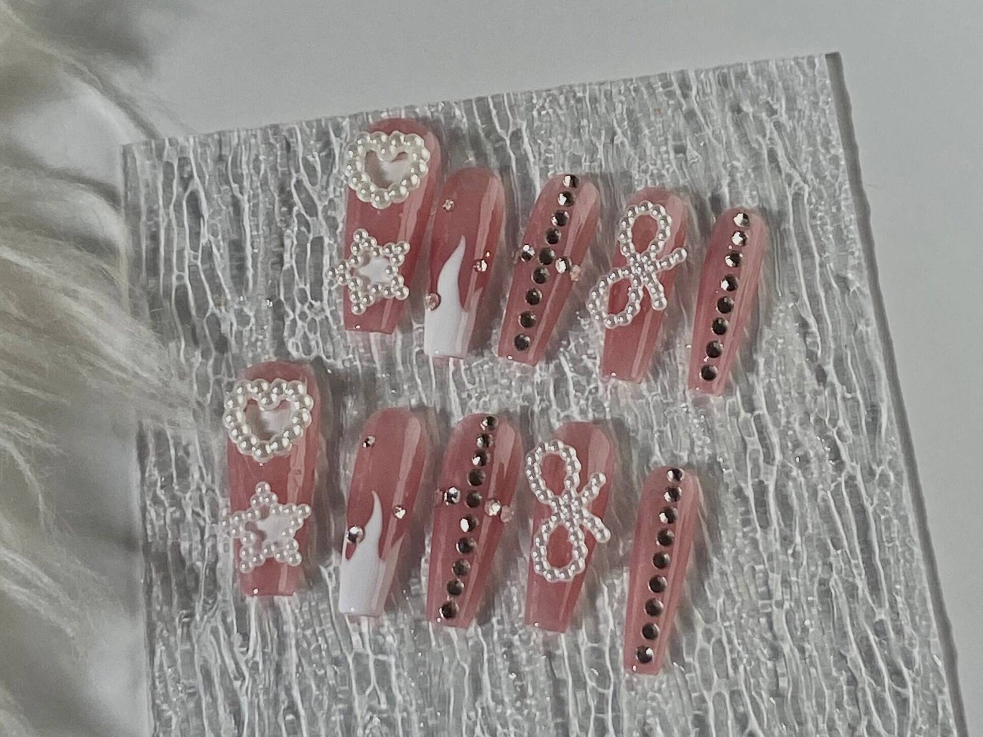 Pink & White Press On Nails Mit Schleifen Und Herzen von Etsy - Nailbyirene