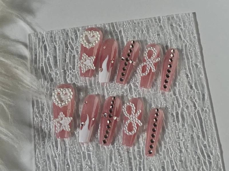 Pink & White Press On Nails Mit Schleifen Und Herzen von Etsy - Nailbyirene