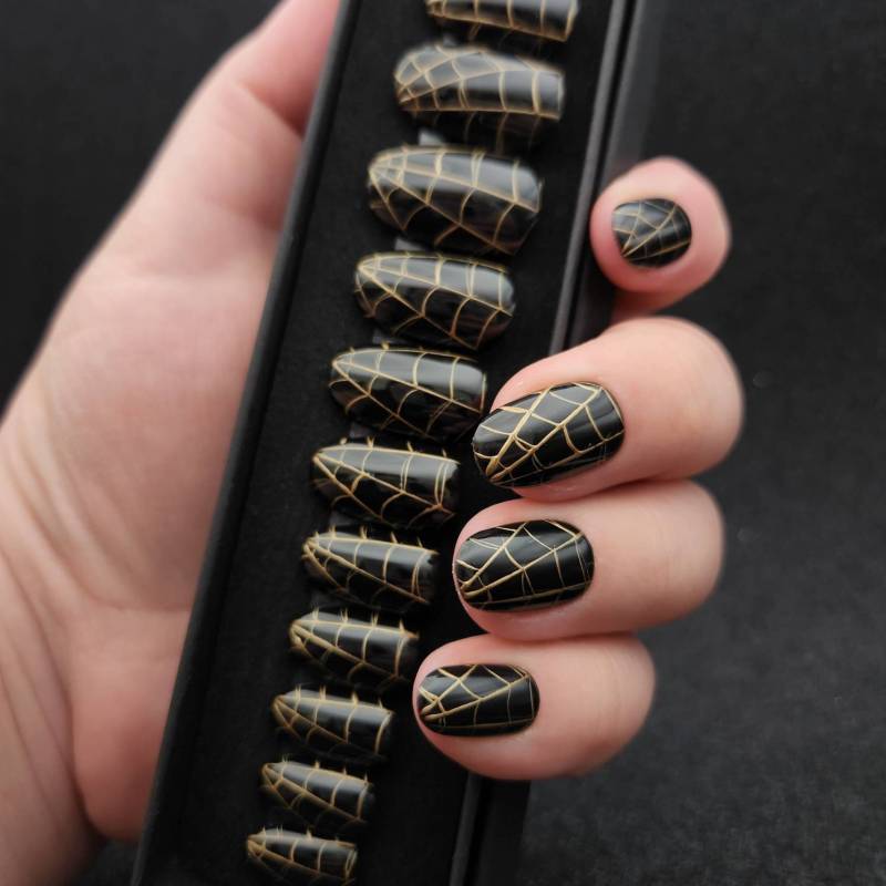 Press On Nails Gelnägel Künstliche Nägel Acrylnägel Handgefertigt Gold Schwarz Kurz Oval Spinnennetz Spiderweb Darkweb Halloween Gothic von Etsy - NaildITbyValentina