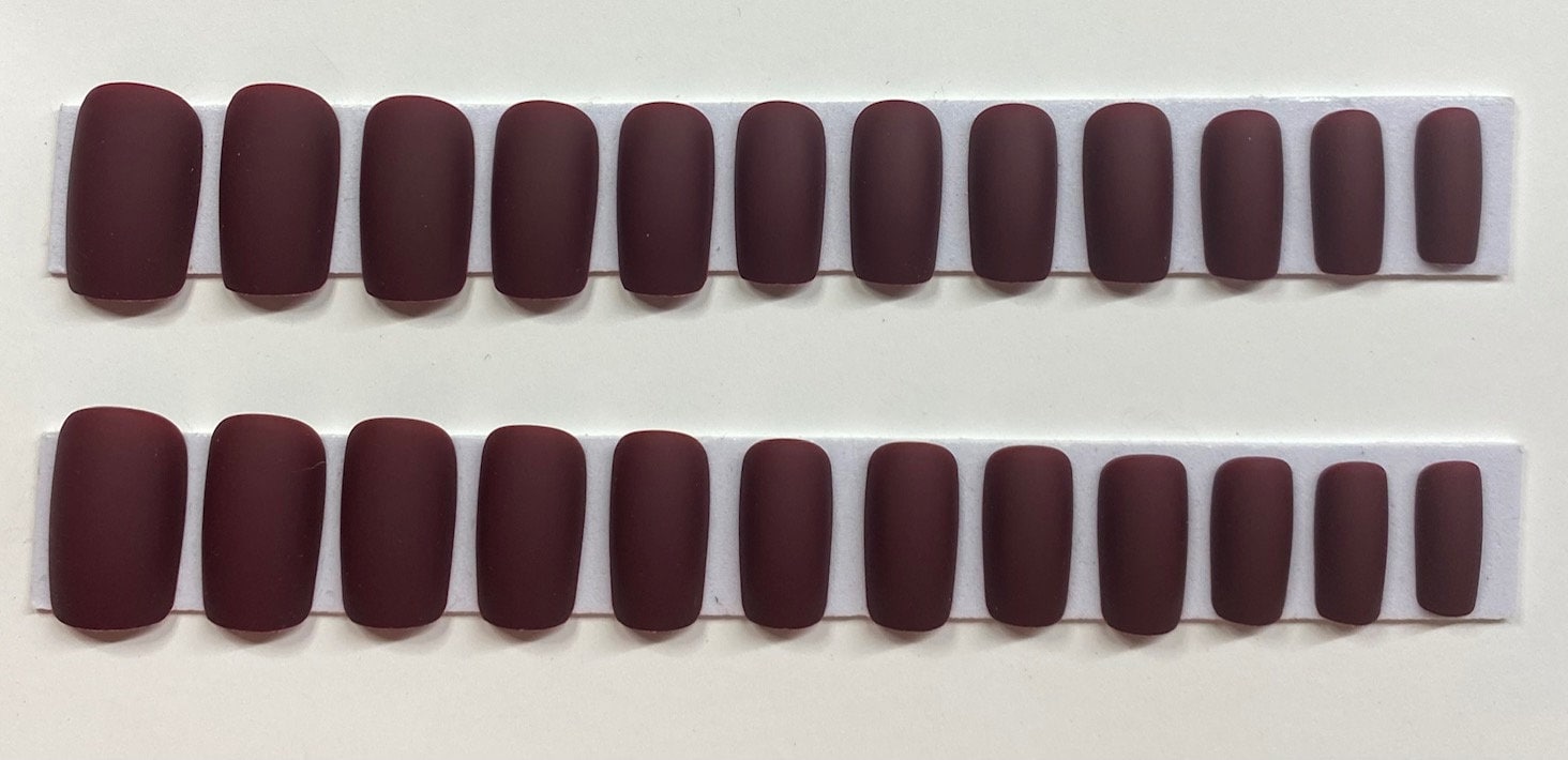 Matte Maroon Medium Square Drücken Sie Auf Den Nagel Kit von Etsy - NailditbyTara