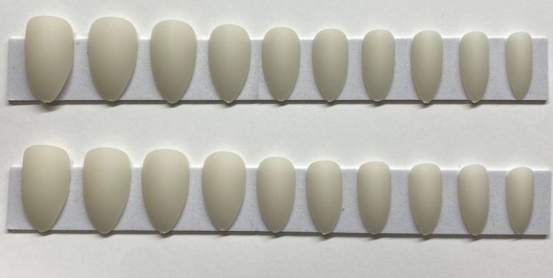 Matte Off White Medium Stiletto Drücken Sie Auf Den Nagel Kit von Etsy - NailditbyTara