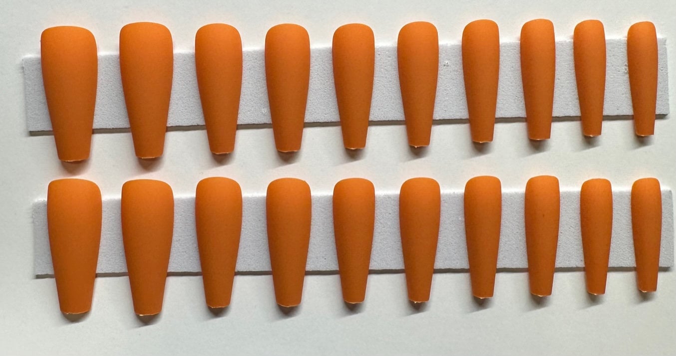 Matte Orange Xlong Coffin Press On Nail Kit von Etsy - NailditbyTara