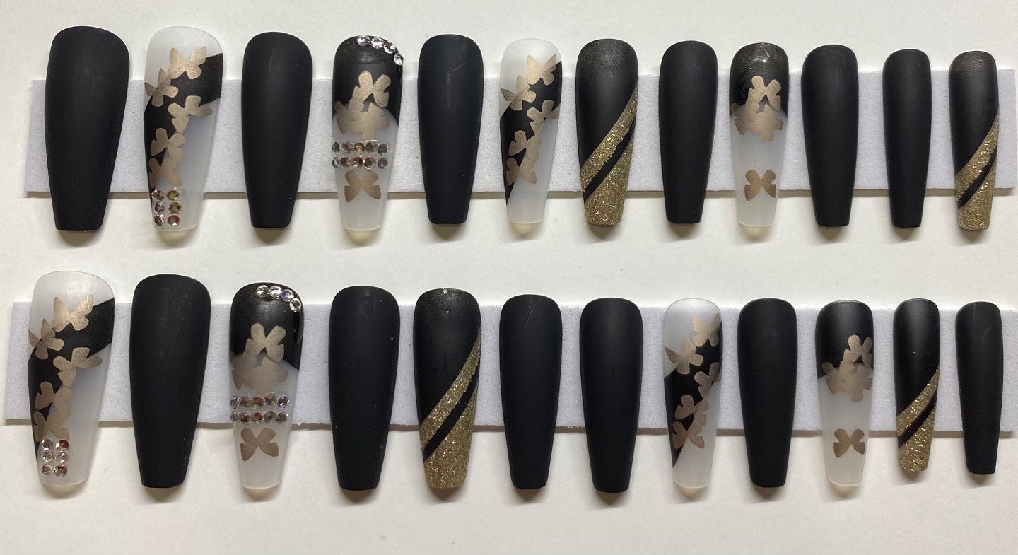 Mattes Schwarz Mit Klaren, Goldenen Schmetterlingen, Goldenem Glitzer Und Strass Xl Coffin Press On Nail Kit Mattes Schwarz Mit Klaren, Goldenen Schmetterlingen, Goldenem Glitzer Und Strass Xl Coffin Press On Nail Kit von Etsy - NailditbyTara