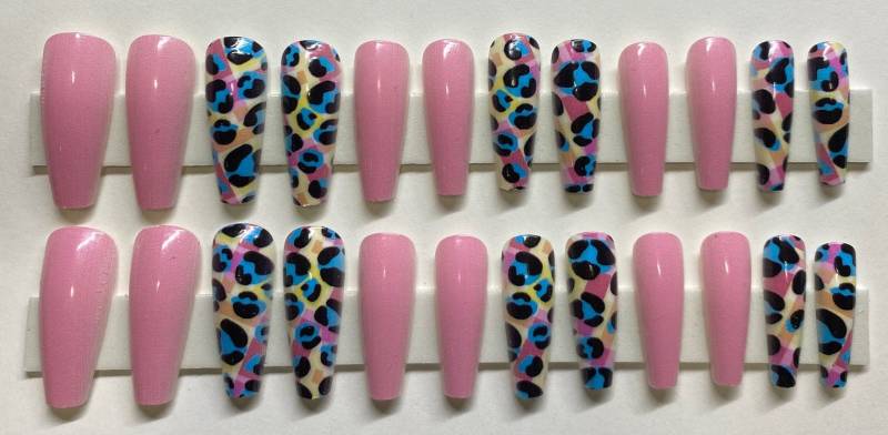 Pink Mit Gelb, Und Blau Animal Print X Long Press On Nail Kit von Etsy - NailditbyTara