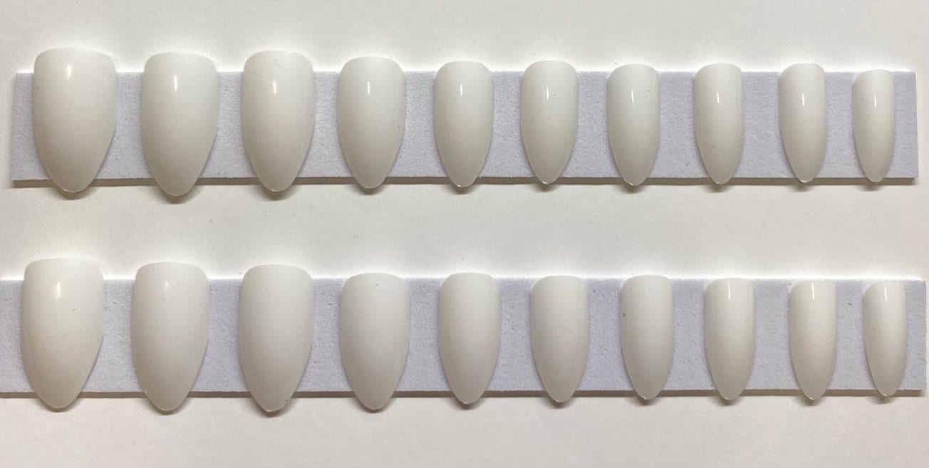 Weiß Medium Stiletto Drücken Sie Auf Den Nagel Kit von Etsy - NailditbyTara