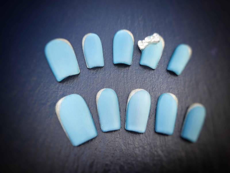 Azurblaue Press-On-Nägel Mit Moonlight Cateye Uv Lack von Etsy - NailsByRosalieWagner