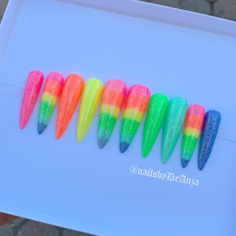 Liebe Ist Liebemedium Versandfertig Drücken Sie Auf Nägelregenbogen Falsche Nägelstick Nägelwiederverwendbare Nägelpride Drücken Nägelstiletto Nägel von Etsy - NailsbyDeAnza