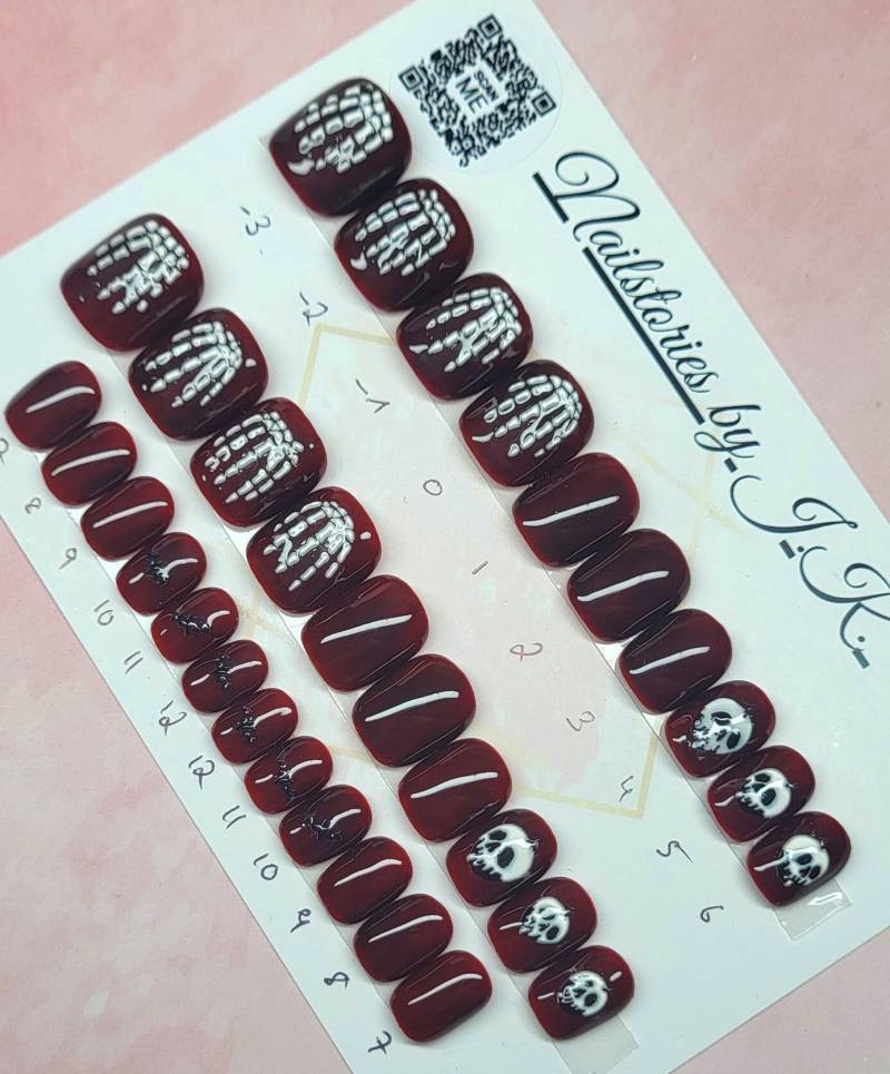 Versandfertig Ready To Ship Press On Nails - Wide Short Square- Rot Dunkel Halloween Blut Skelett Fledermaus- Sizingkit- Deutschland von Etsy - NailstoriesbyJK