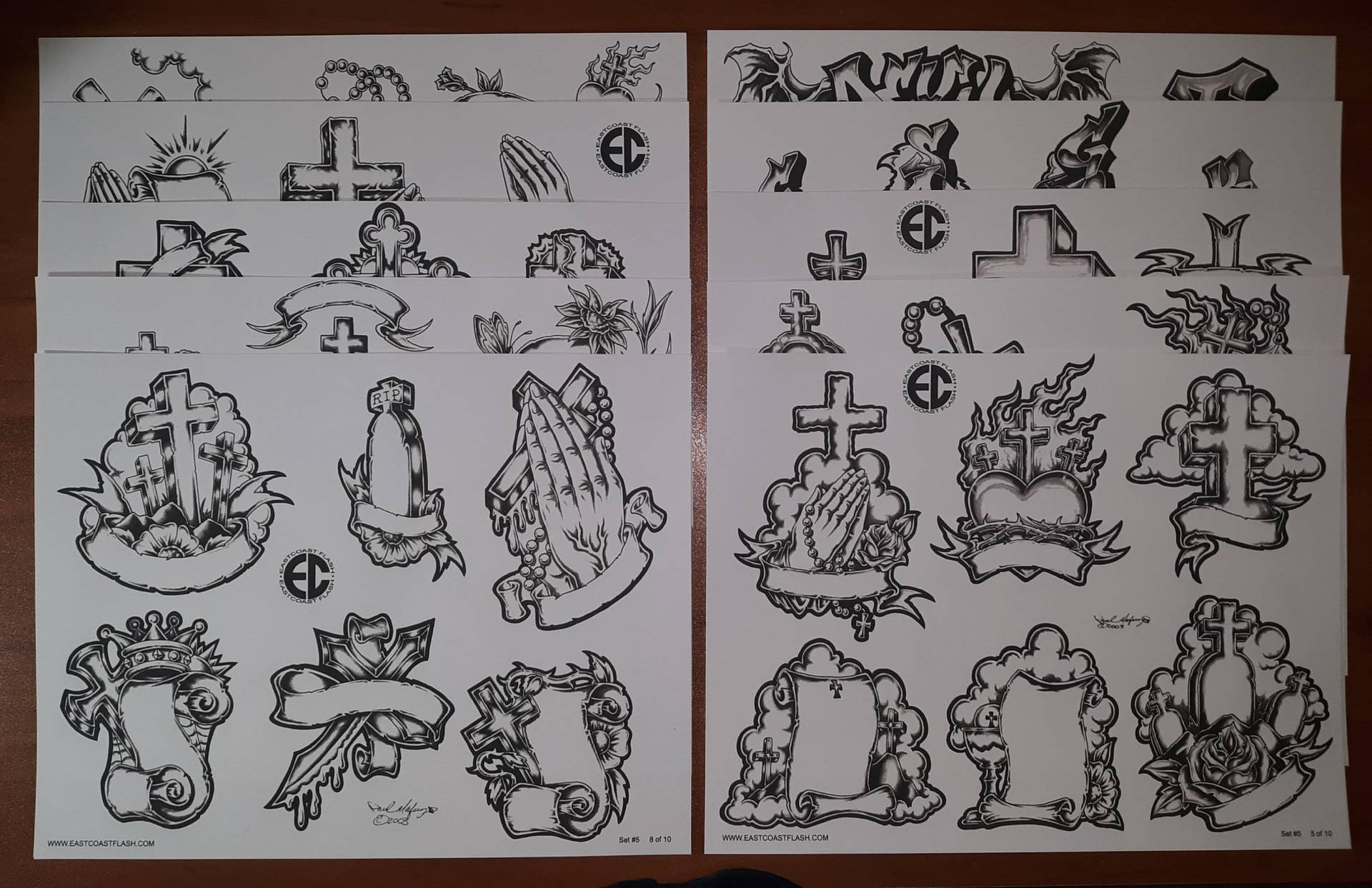 Schwarz Grau Religiöses Tattoo Flash 10 Blatt with Linien, 11x14 Betende Hände, Heiliges Herz, Erinnerung, Kreuze, Ect. Geldmacher von Etsy - NeedfulThingsByMatt