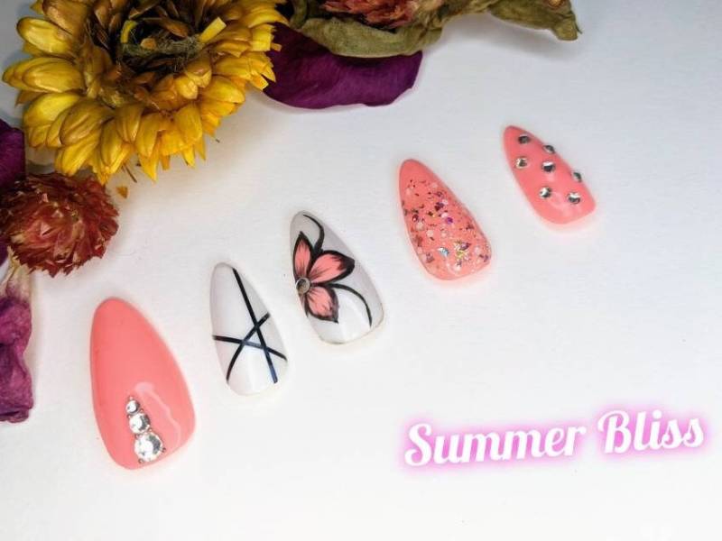 "Medium Almond Press-On Nails - "Summer Bliss" in Mehreren Farben Erhältlich" von Etsy - NiatriXXkiddo