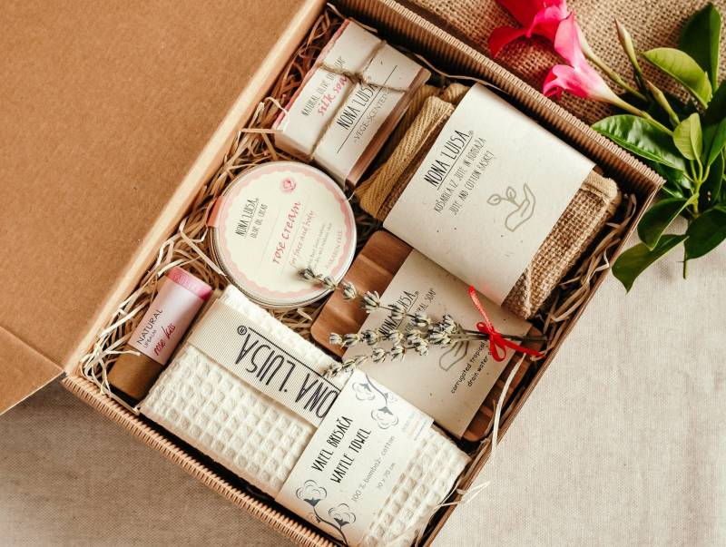 Abendrose Selbstpflege Geschenkbox | Pflegepaket Für Frauen Sie Geschenkkorb Lehrer-Geschenk-Box Spa-Geschenkbox von Etsy - NonaLuisa