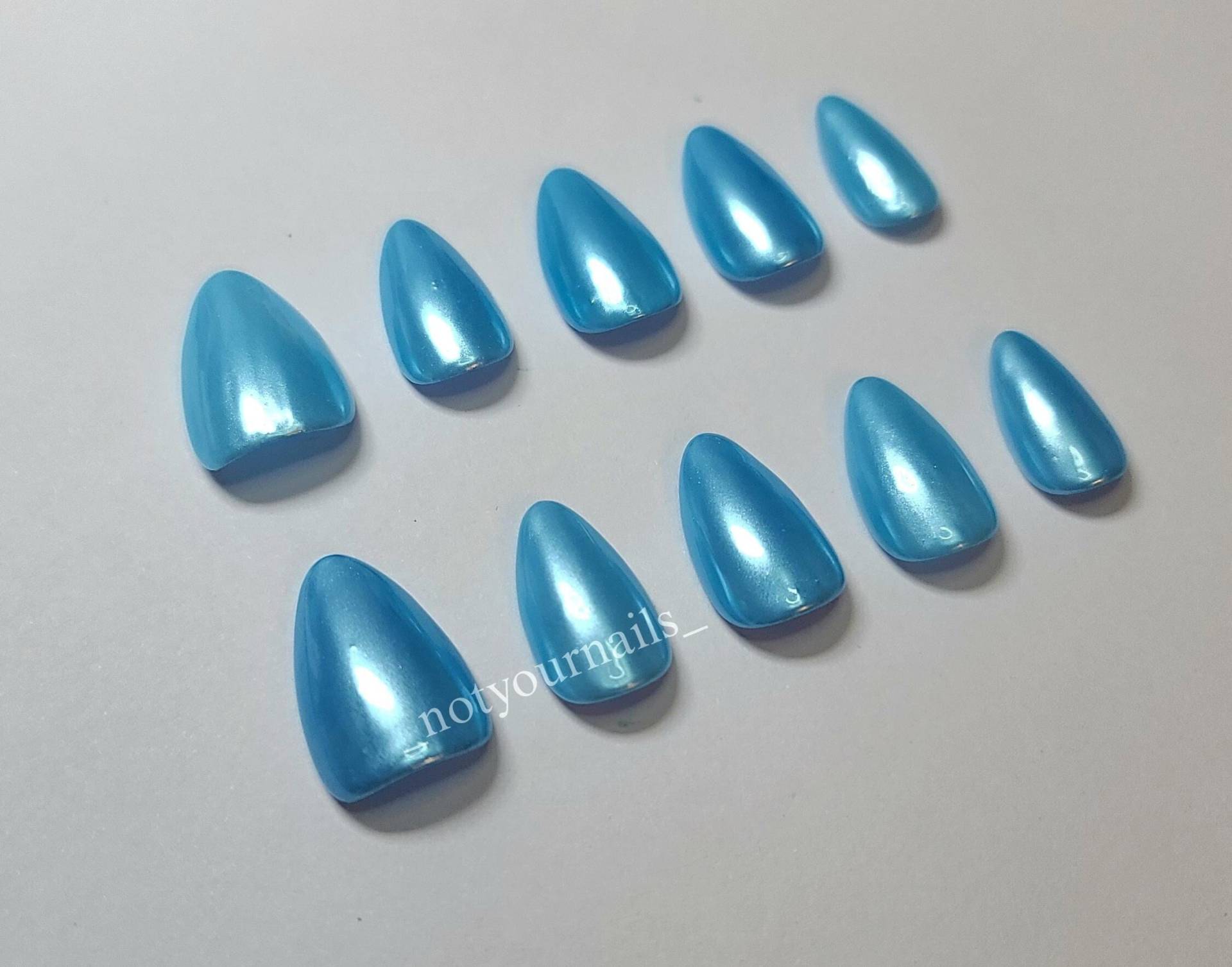 Handmade Blue Chrome Frosty Winter Press On Nails von Etsy - Notyournails