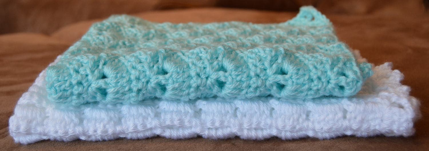 Weiß & Aqua Babywagen-/Kinderwagendecken | Baby Boy 2Er Set Weiß & Aqua Babywagen-/Kinderwagendecken | Baby Boy 2Er Set von Etsy - OffTheHookbyJulie