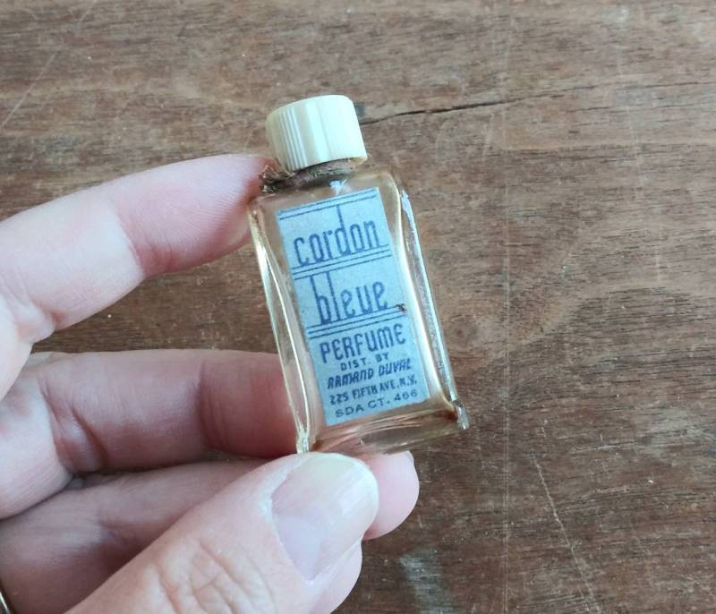 Antike Duftflasche Cordon Bleue Parfum Armand Duval Fifth Ave Nyc 20Er 30Er Art Deco Vintage Flasche Foral Mimosa White Musk von Etsy - OffbeatAvenue