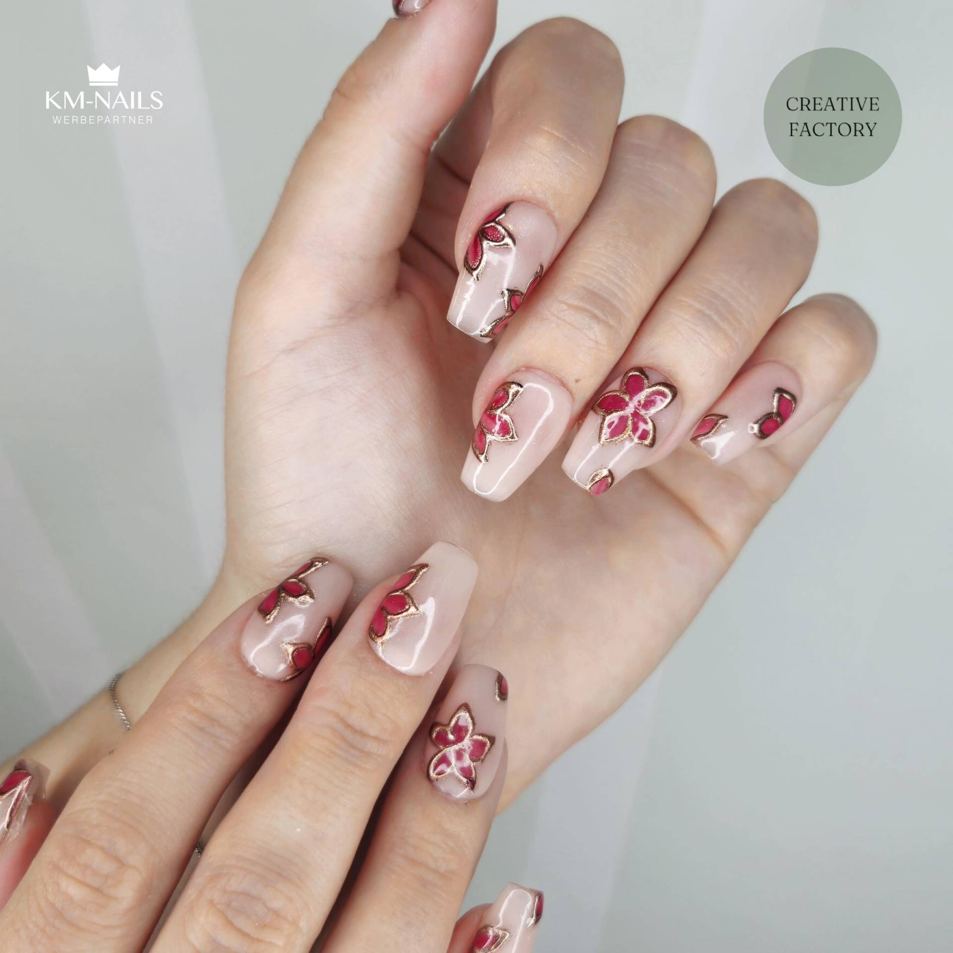 Rote Flower Press On Nails von Etsy - OlisCreativeFactory