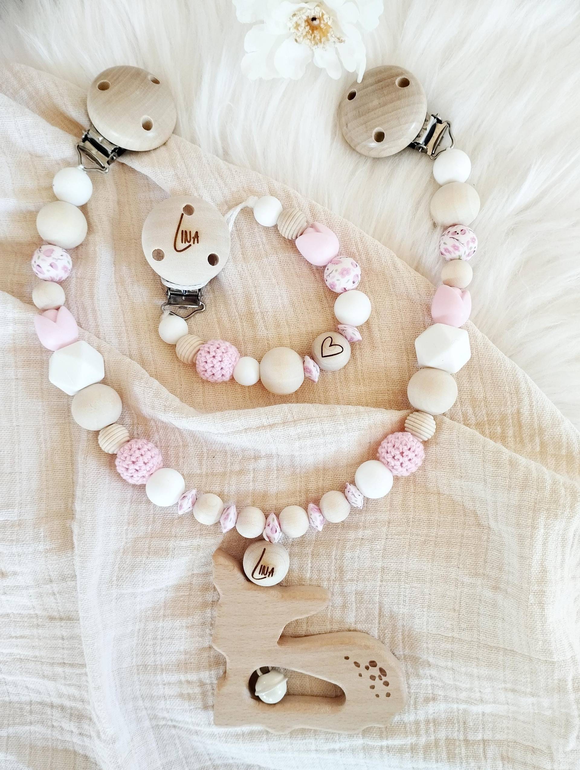 Schnullerkette Kinderwagenkette Set Mit Blumenmuster Mädchen Reh Rosa Und Weiß Personalisiert Für Name, Geschenk Geburt Taufe Schnullerkette Kinderwagenkette Set Mit Blumenmuster Mädchen Reh Rosa Und Weiß Personalisiert Für Name, Geschenk Geburt Taufe von Etsy - PURZELKINDshop