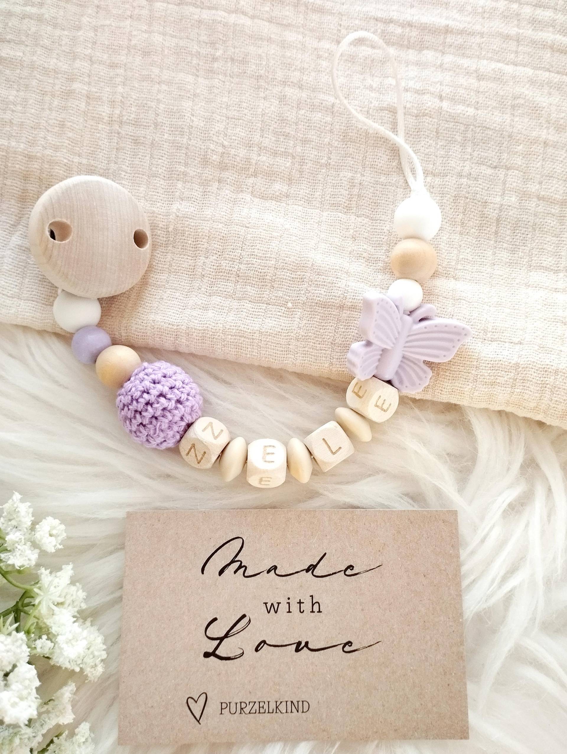Schnullerkette Mit Name Und Schmetterling Personalisiert Für Mädchen Flieder, Geschenk Zur Geburt Taufe Babyparty Flieder Schnullerkette Mit Name Und Schmetterling Personalisiert Für Mädchen Flieder, Geschenk Zur Geburt Taufe Babyparty Flieder von Etsy - PURZELKINDshop